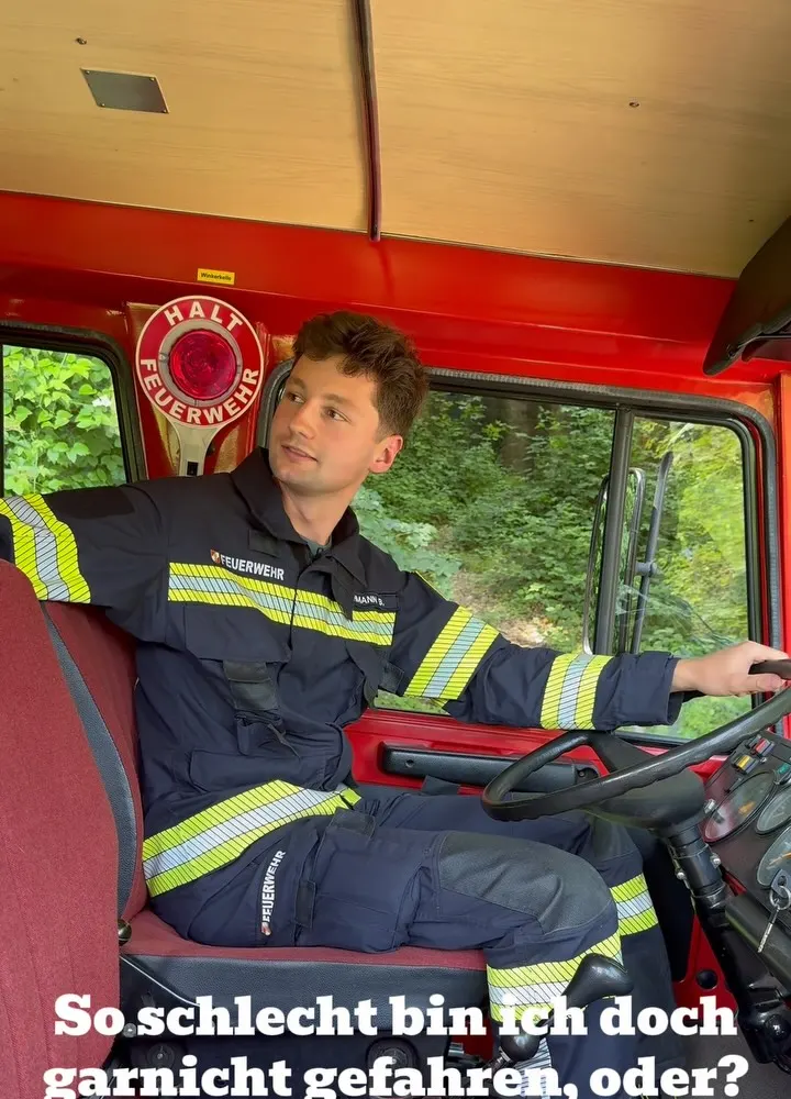 🚒 Unterhaltung 🚒
•
•
•
Wenn der Maschinist wieder etwas zügiger unterwegs war und die Mannschaft nicht me…