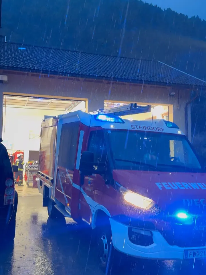 🚨 Einsatz Nr. 16 & 17 🚨
•
•
•
Sirenenalarm für FF Steindorf
T UNWETTER 1
Während der Aufbauarbeiten für u…