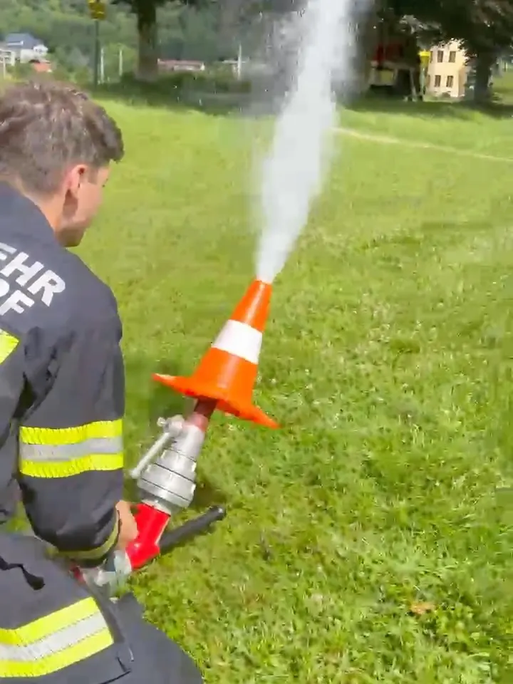 🚒 Jugendübung Nr. 3 - wasserführende Armaturen 🚒
•
•
•
Laufend treten Jugendliche aus unserer Feuerwehrju…